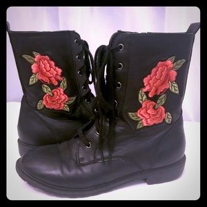 Cool black boots with red flower appliqué detail